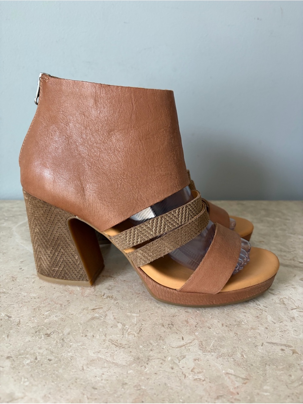 Kork-Ease Hickland Sandals Size 10 Leather Chevron Strappy Chunky High Heel Boho